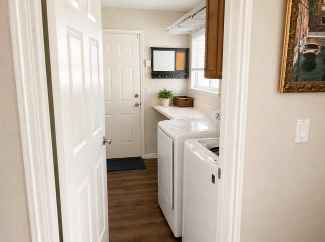 Building Photo - Spacious 5-Bedroom Home in Prime Lehi Location