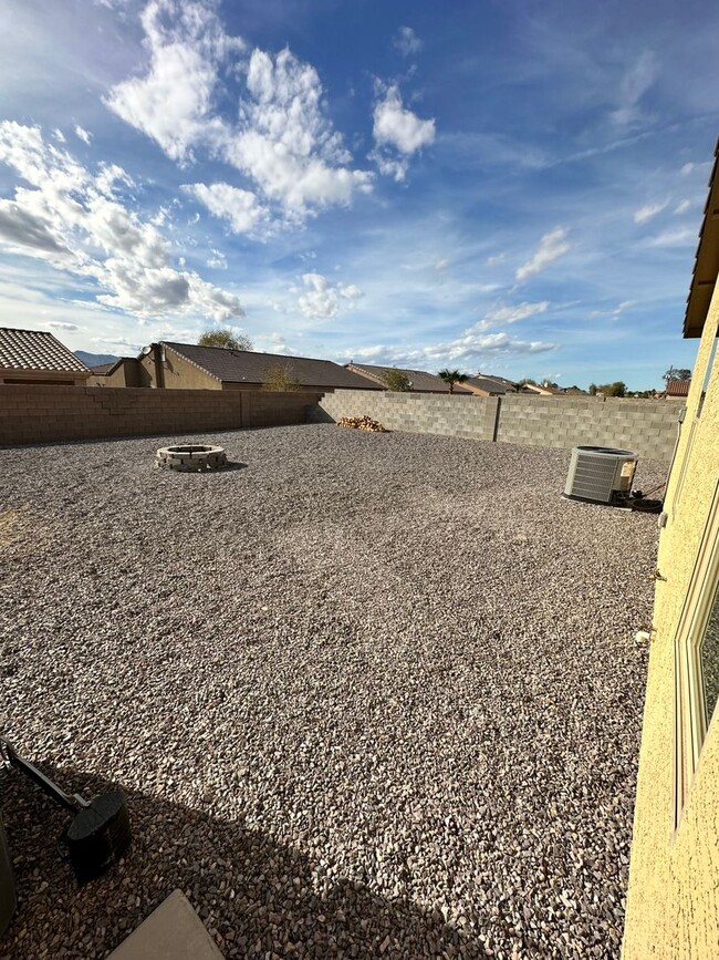 Building Photo - Newer home in the heart of Ft Mohave