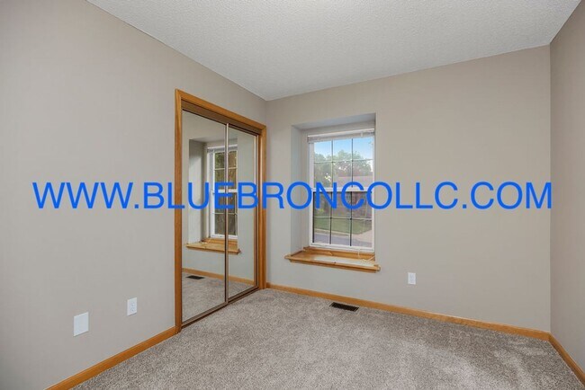 Building Photo - Check out this spacious home with thoughtf...