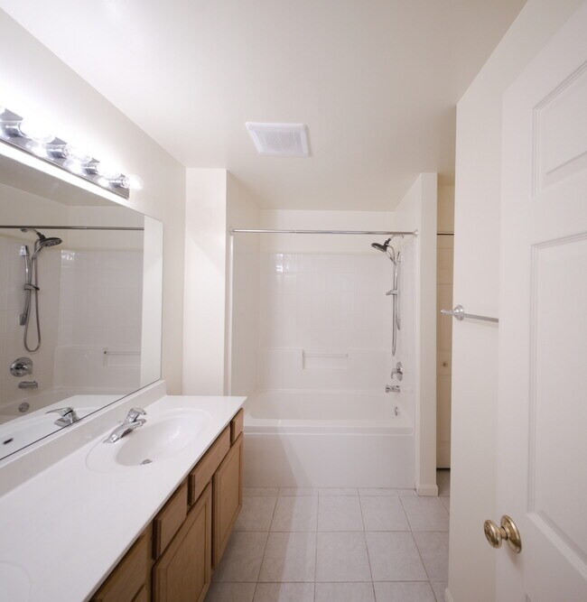 Building Photo - 501 Saddlebrook Ln