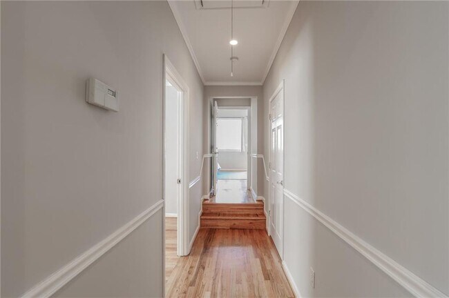 Building Photo - 507 Boulevard NE