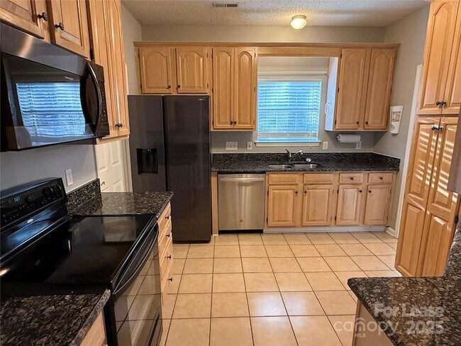 Building Photo - 17115 Grenache Ct