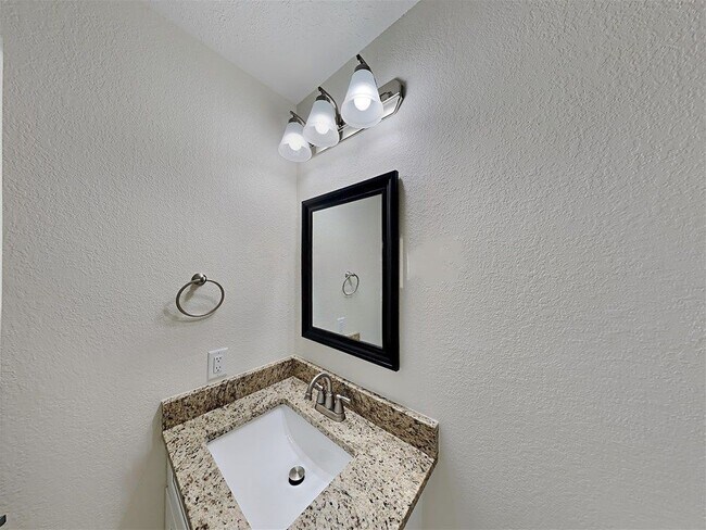 Building Photo - 18735 Westgate Park Dr