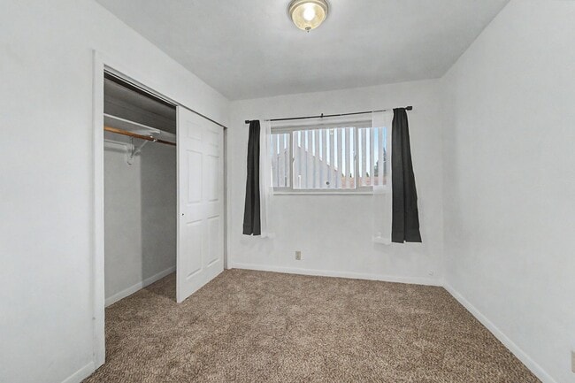 Building Photo - 806 H St