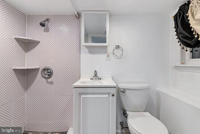 Building Photo - 23 N Sunset Dr