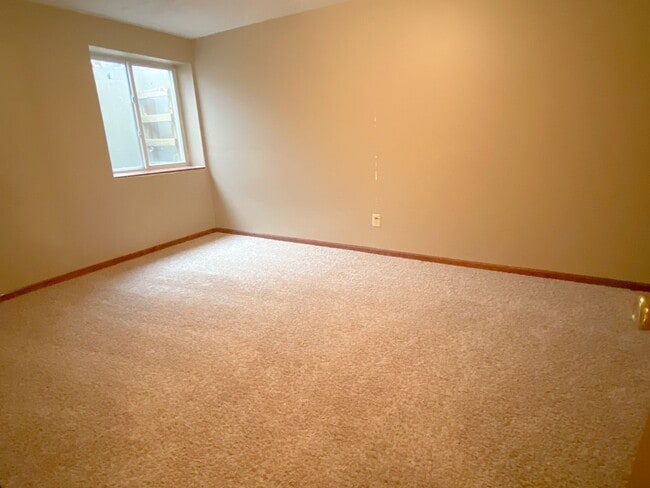 Building Photo - 10802 W Carr Ave