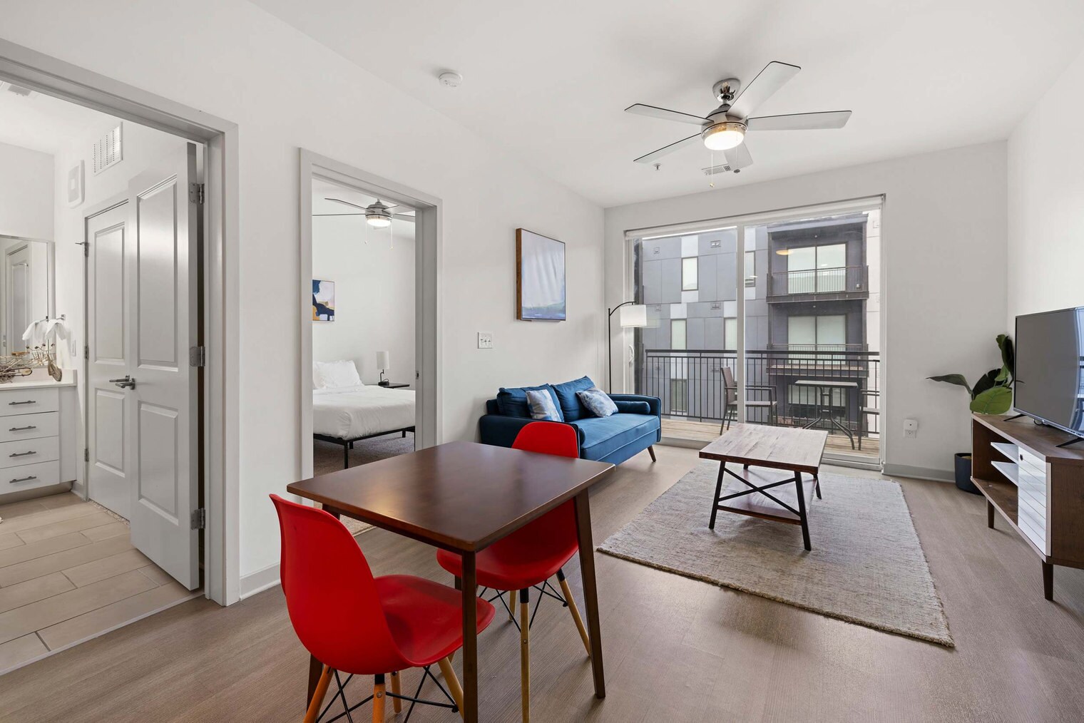 Building Photo - 633 E Main St