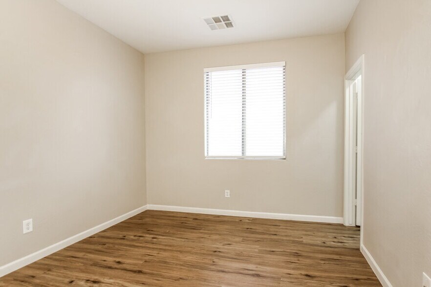 Building Photo - 11838 W Foothill Dr