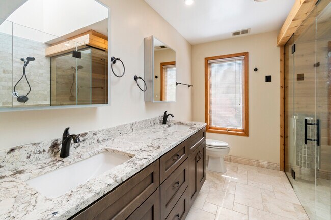 Building Photo - 2208 Crystal Cir