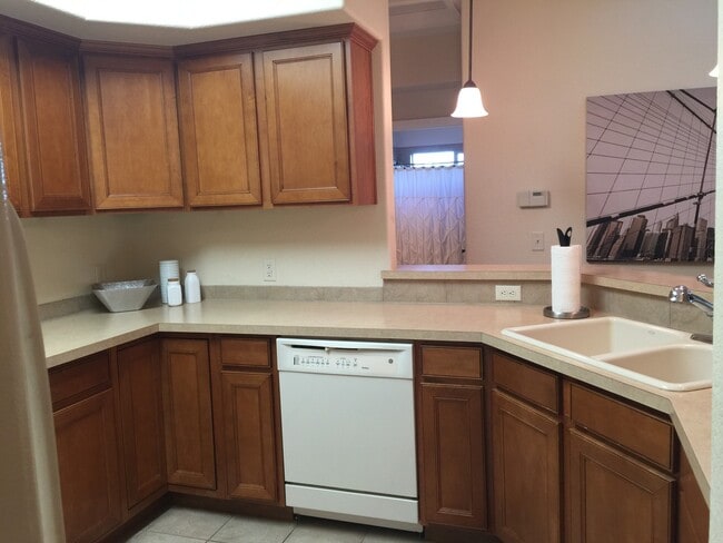 Building Photo - Beautiful Condo in Desirable Saddleback Ridge