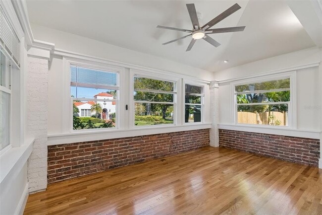 Building Photo - 344 21st Ave NE