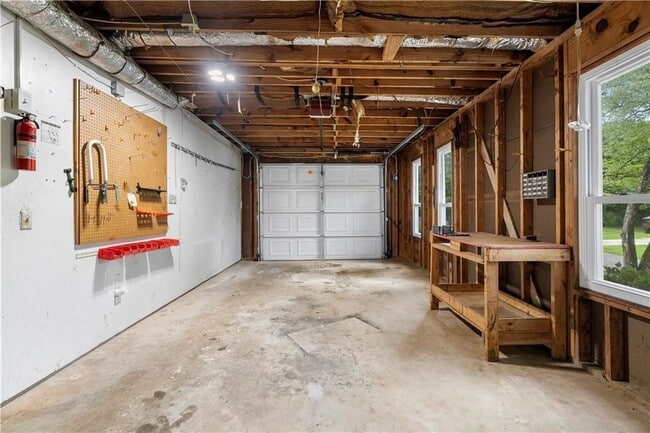 Building Photo - 3260 Creek Hollow Dr