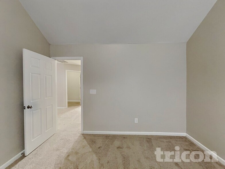 Building Photo - 713 Southridge Dr