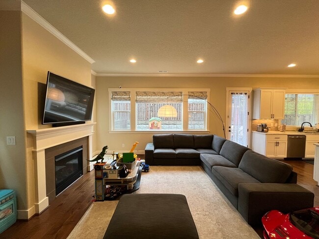 Building Photo - Beautiful Beaverton 3 Bedroom 2.5 Bathroom ~ Home In River Terrace w/ Level 2 EV Charger in Garage!