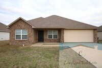 Building Photo - Beautiful 4 bedroom/2 bath home - Nettleton