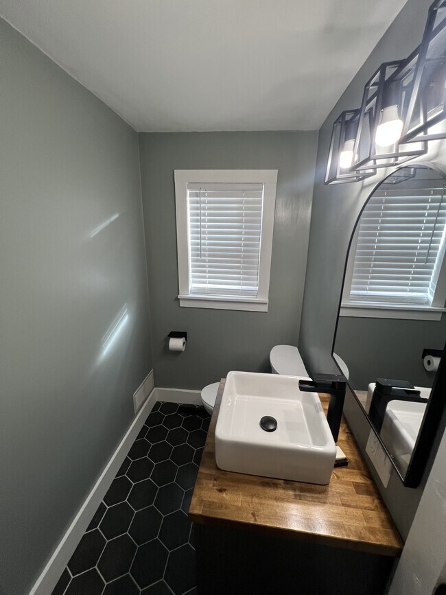 Building Photo - 334 W Willox Ln