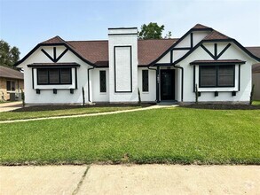 Building Photo - 1601 Washington Dr