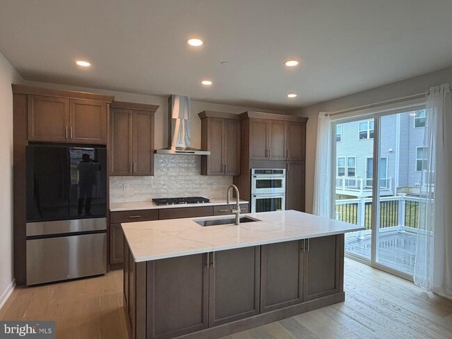 Building Photo - 72 Alroy Rd