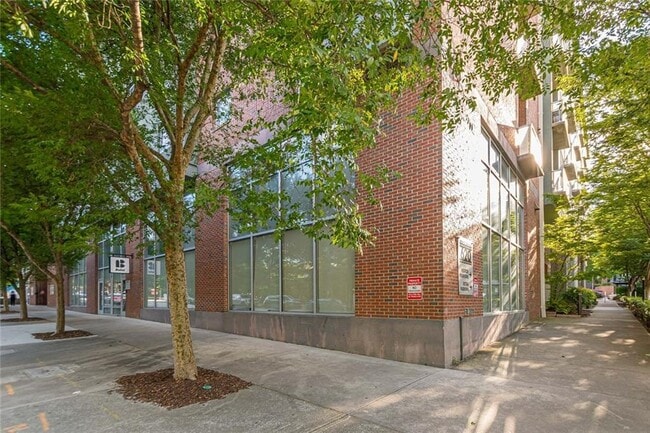 Building Photo - 620 Glen Iris Dr NE