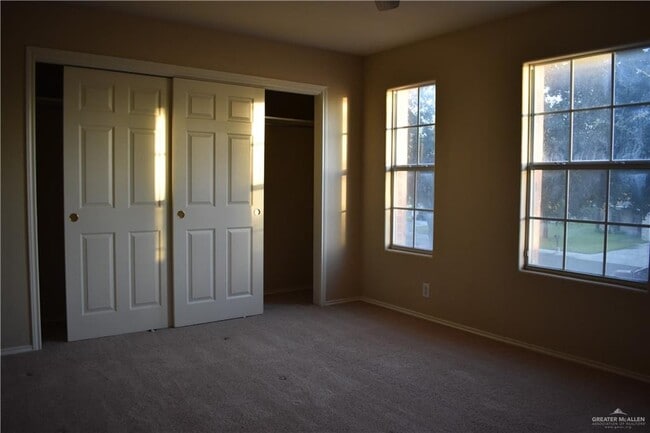 Building Photo - 12 Nightshade Ave