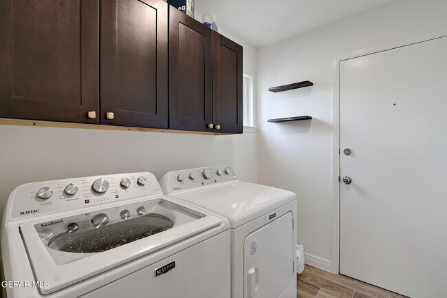 Building Photo - 608 La Chapa Ave