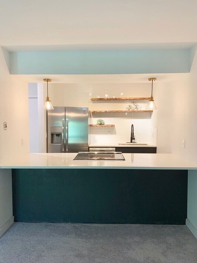 Building Photo - Beautiful 2 Bedroom Two Mile Creek Condo ; Remodeled and Updated right next to Rayback