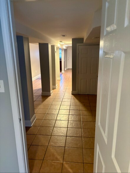 Building Photo - 7249 S Ridgeland Ave