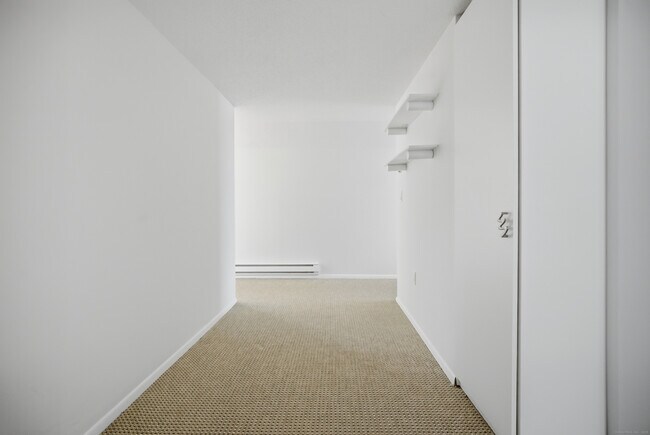 Building Photo - 205 Hillspoint Rd