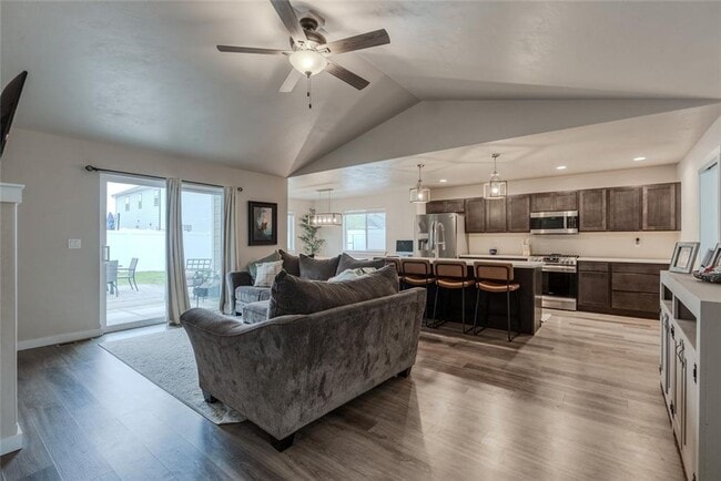 Building Photo - Beautiful Kalispell Home