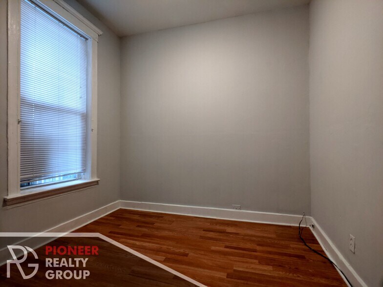 Building Photo - 3542 N Halsted St