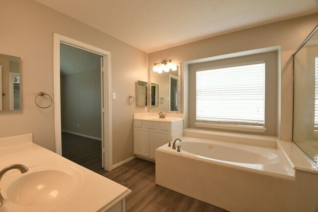 Building Photo - 20939 Jessica Rose Ln