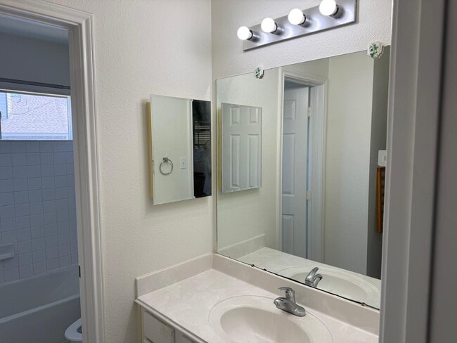 Building Photo - 14930 Cabin Run Ln