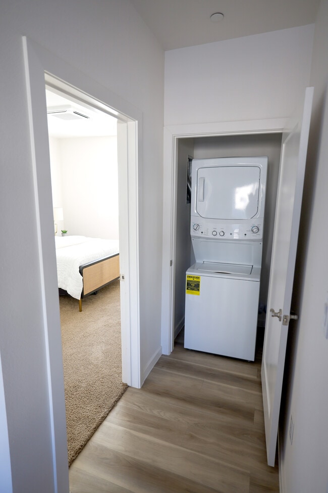 Building Photo - Coyote Ridge Apartments