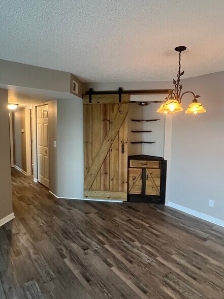 Building Photo - 2257 Huntingdon Dr