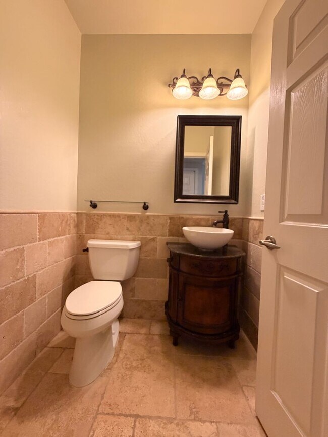 Building Photo - Gorgeous 4Bdm 2.5Ba Anthem Home with a Pool!