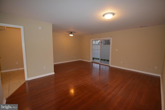 Building Photo - 1103 Laurel Ct