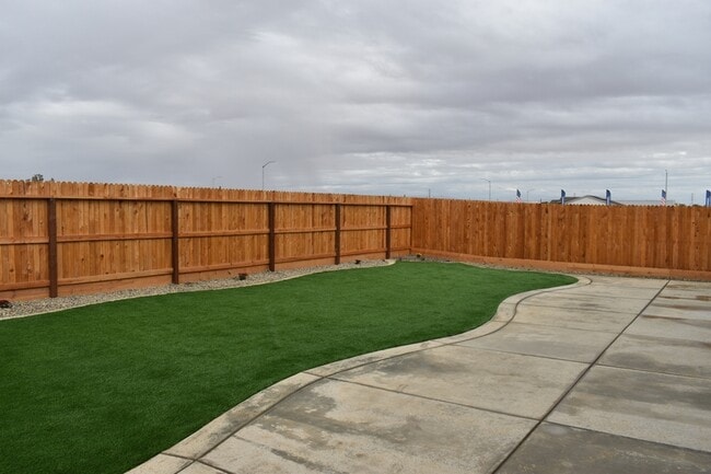 Building Photo - 744 Stephanie Dr