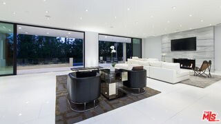 Building Photo - 900 N Hillcrest Rd