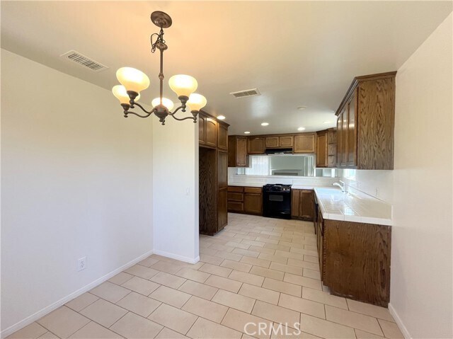 Building Photo - 860 Maple Ave