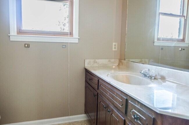 Building Photo - Three Bedroom in Sango!