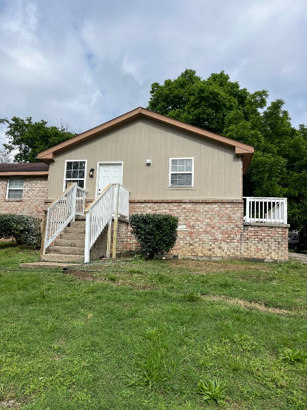 Building Photo - 2741 Jones Ave