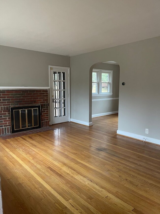 Building Photo - COZY CAPE COD CLOSE TO METRO AND 495