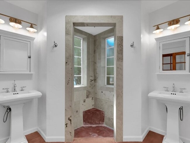 Building Photo - Charming Mission Style Home with Guest House & One Block from Arizona Inn