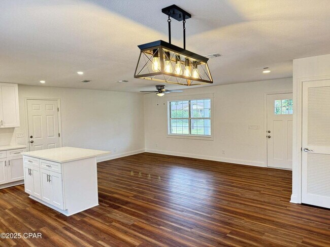 Building Photo - Must-See Property