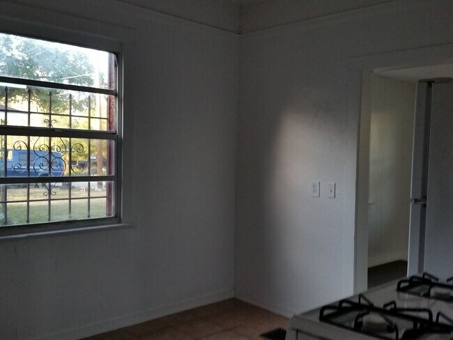 Building Photo - 3 br, 3 bath House - 750 VERNON STREET
