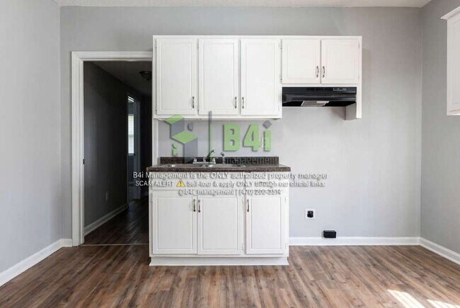 Building Photo - 560 Radcliff Ave