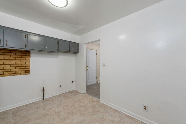 Building Photo - 922 Landon Ave