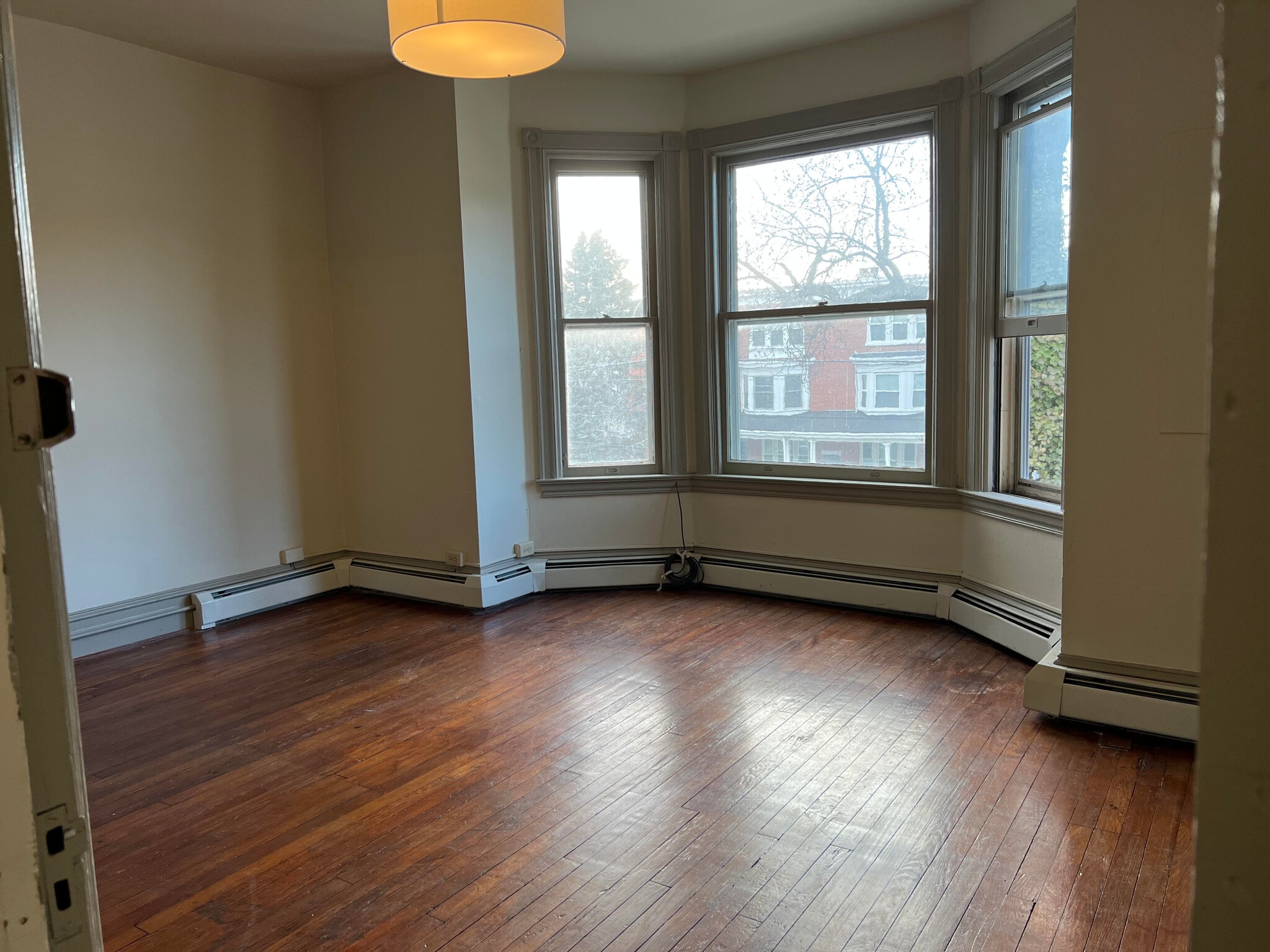 Living room - 25 S West End Ave