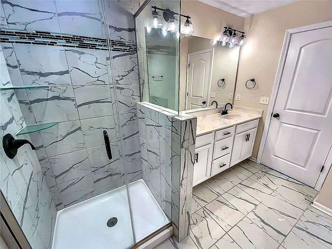 Building Photo - 11052 Chalkbark Ln