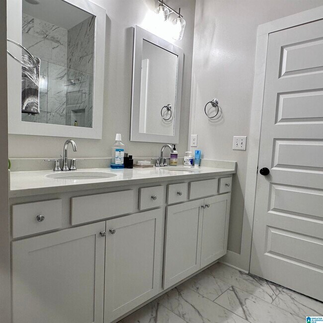 Building Photo - 4740 Arden Wy